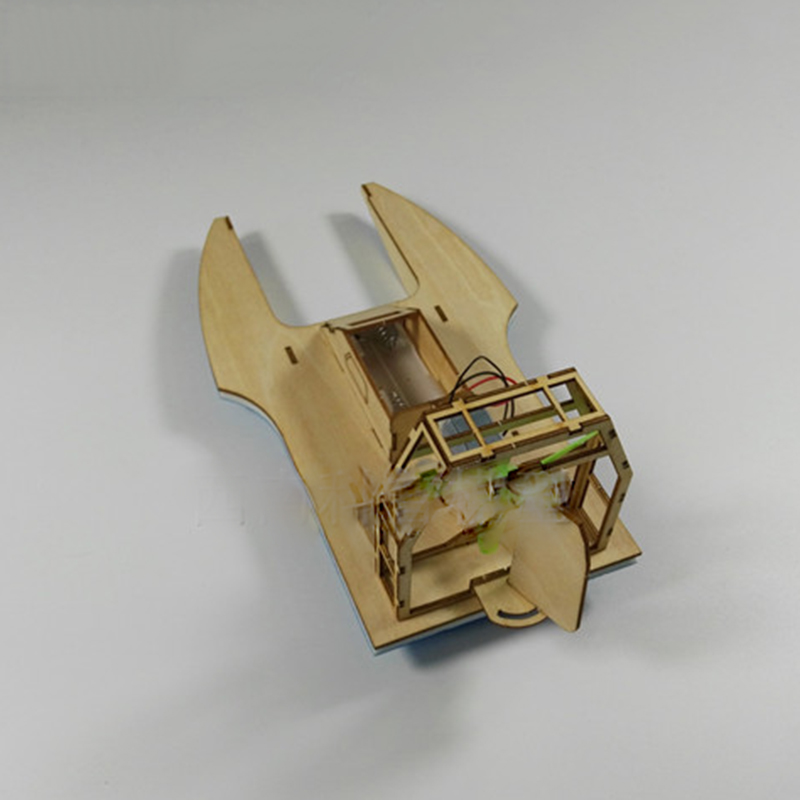 Flying Fish Assembled Electric - Model Kit Yacht ulasan dan harga